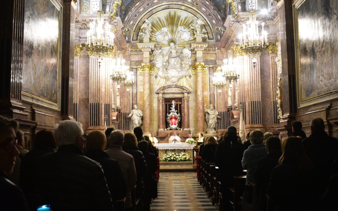 TORTOSA. Tortosa commemora la baixada de la Mare de Déu de la Cinta amb una Missa a mitjanit