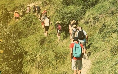 Els bisbes parlen de les colònies i activitats de lleure