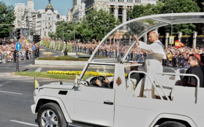 La visita del papa Lleó XIV a Espanya congrega milers de fidels en les primeres jornades