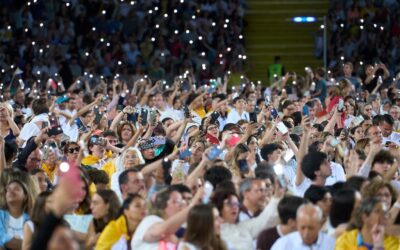 40.000 persones omplen l’Estadi Olímpic durant la vetlla de pregària del papa Lleó XIV